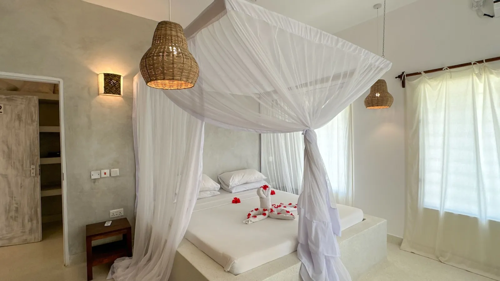 A four-poster bed in Emanuela Apartment